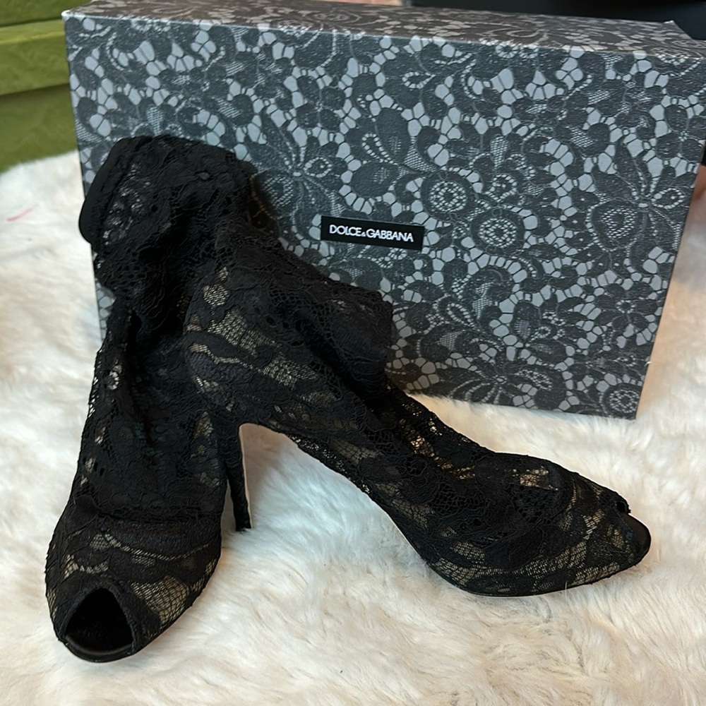 NEW! Dolce & Gabbana lace booties